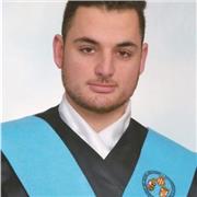 Soy licenciado en lenguas inglés y francés y me presto a dar clases de refuerzo/repaso a estudiantes